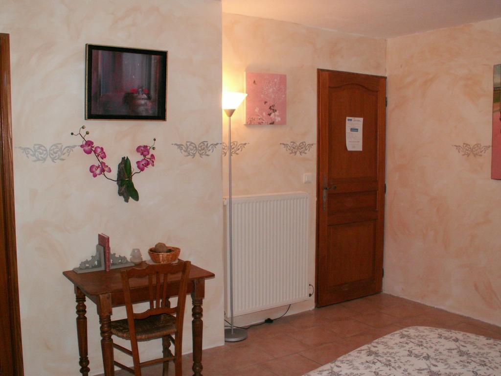 Hotel La Chartreuse Poilly-sur-Tholon Zimmer foto