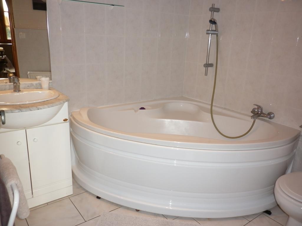 Hotel La Chartreuse Poilly-sur-Tholon Zimmer foto